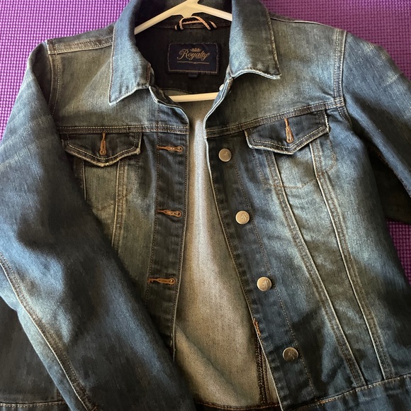 Jean jacket - Picture 1 of 2